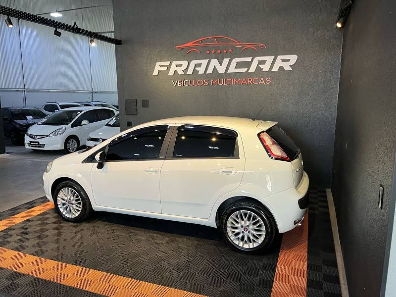 FIAT - PUNTO - 2012/2013 - Branca - R$ 43.900,00