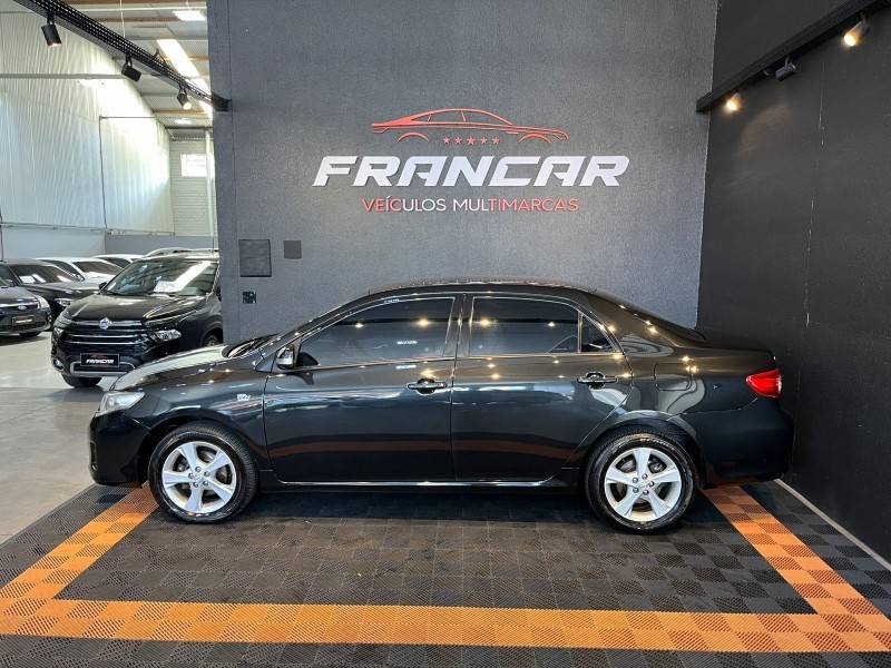 TOYOTA - COROLLA - 2011/2012 - Preta - R$ 68.900,00