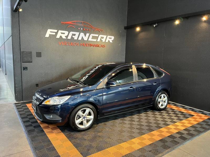 FORD - FOCUS - 2012/2013 - Azul - R$ 41.900,00