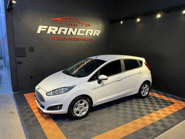 FORD - FIESTA - 2017/2017 - Branca - R$ 59.900,00