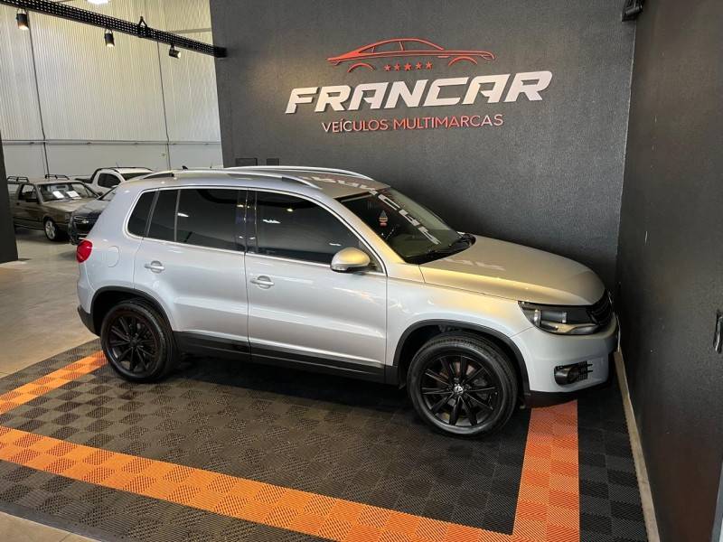 VOLKSWAGEN - TIGUAN - 2011/2012 - Prata - R$ 51.900,00