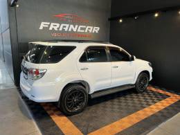 TOYOTA - HILUX SW4 - 2014/2014 - Branca - R$ 145.900,00