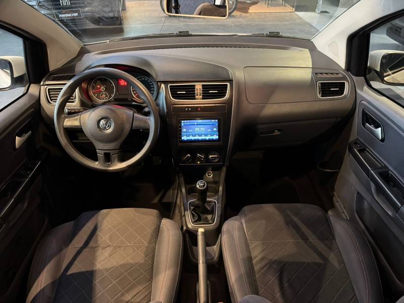 VOLKSWAGEN - FOX - 2012/2013 - Branca - R$ 44.900,00