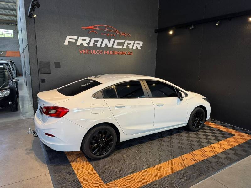 CHEVROLET - CRUZE - 2018/2018 - Branca - R$ 86.900,00