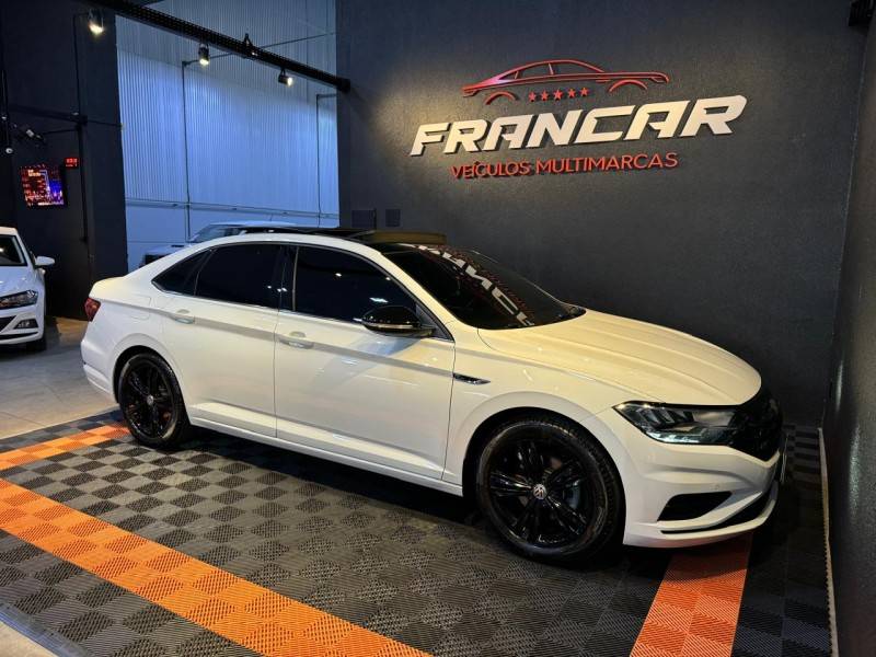 VOLKSWAGEN - JETTA - 2020/2020 - Branca - R$ 132.900,00