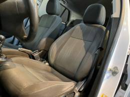CHEVROLET - TRACKER - 2013/2014 - Branca - R$ 68.900,00