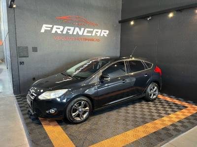 FORD - FOCUS - 2013/2014 - Preta - R$ 52.900,00