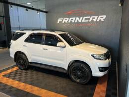 TOYOTA - HILUX SW4 - 2014/2014 - Branca - R$ 145.900,00