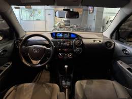 TOYOTA - ETIOS - 2018/2019 - Branca - R$ 68.900,00