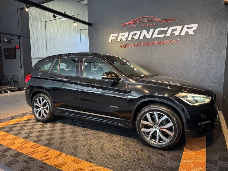 BMW - X1 - 2015/2016 - Preta - R$ 121.900,00