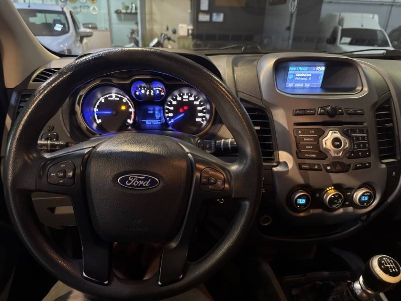 FORD - RANGER - 2012/2013 - Vermelha - R$ 107.900,00