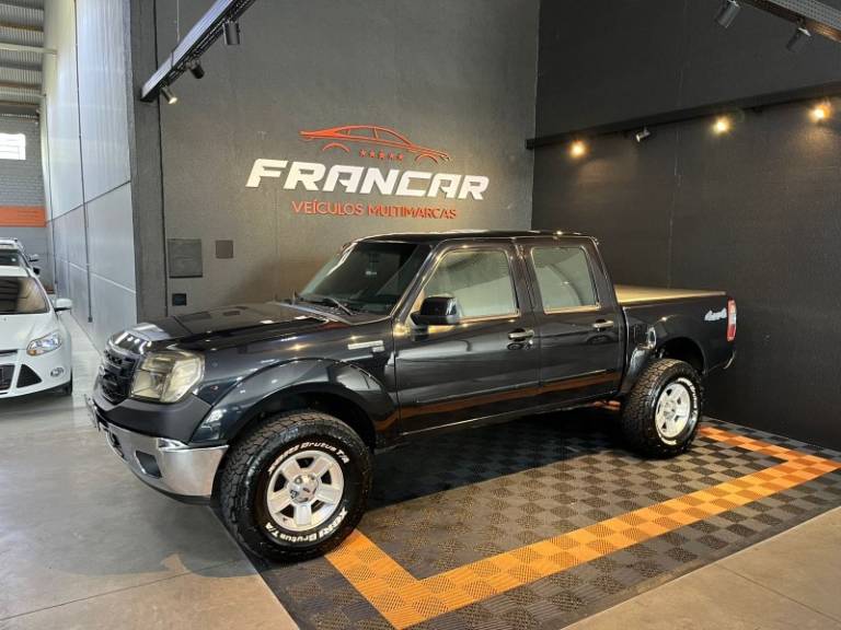 FORD - RANGER - 2010/2011 - Preta - R$ 81.900,00