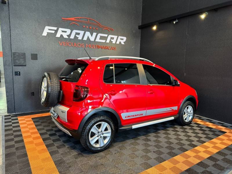 VOLKSWAGEN - CROSSFOX - 2010/2011 - Vermelha - R$ 44.900,00