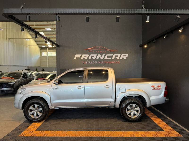TOYOTA - HILUX - 2015/2015 - Prata - R$ 149.900,00