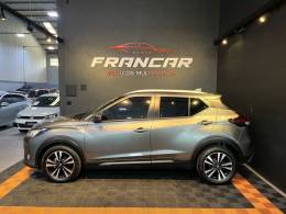 NISSAN - KICKS - 2022/2023 - Cinza - R$ 113.900,00