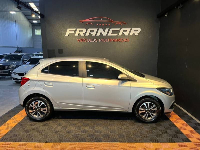 CHEVROLET - ONIX - 2016/2016 - Prata - R$ 59.900,00