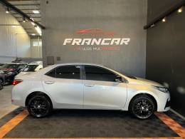 TOYOTA - COROLLA - 2017/2018 - Prata - R$ 93.900,00