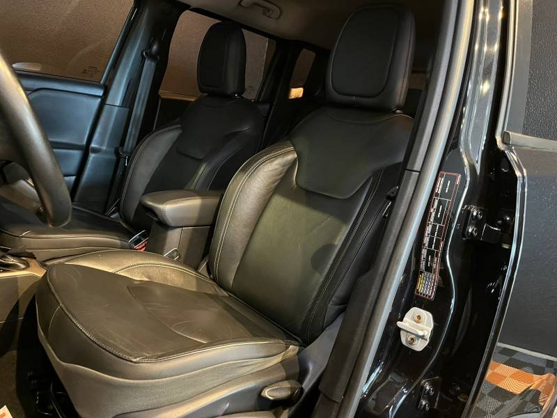 JEEP - RENEGADE - 2017/2018 - Preta - R$ 93.900,00