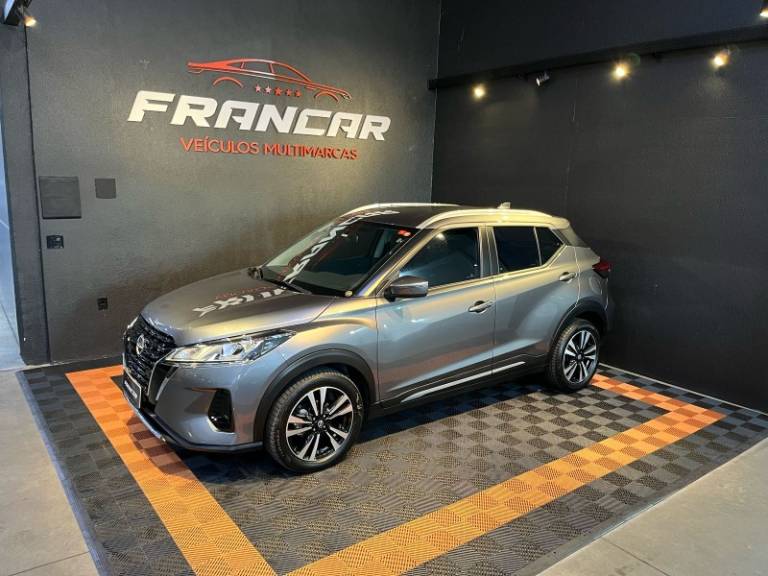 NISSAN - KICKS - 2022/2023 - Cinza - R$ 113.900,00