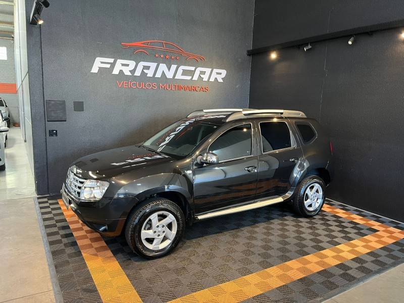 RENAULT - DUSTER - 2012/2013 - Preta - R$ 53.900,00