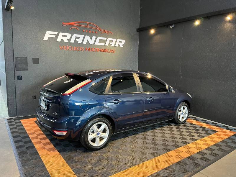 FORD - FOCUS - 2012/2013 - Azul - R$ 43.900,00