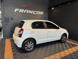 TOYOTA - ETIOS - 2018/2019 - Branca - R$ 68.900,00