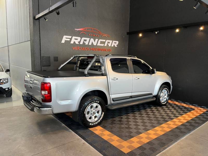 CHEVROLET - S10 - 2013/2014 - Prata - R$ 104.900,00