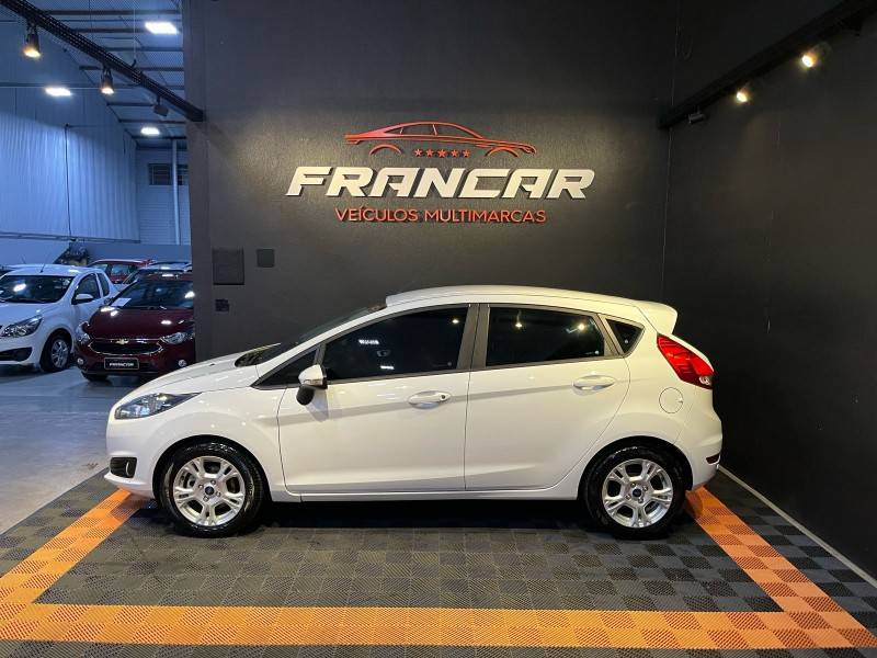 FORD - FIESTA - 2017/2017 - Branca - R$ 58.900,00