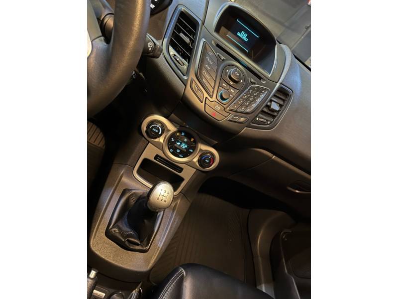FORD - FIESTA - 2017/2017 - Branca - R$ 58.900,00