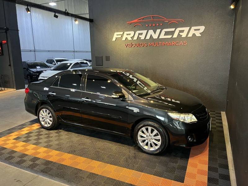TOYOTA - COROLLA - 2012/2013 - Preta - R$ 76.900,00