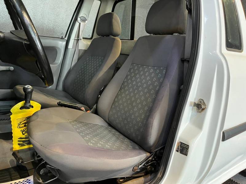 VOLKSWAGEN - SAVEIRO - 2002/2002 - Branca - R$ 24.900,00