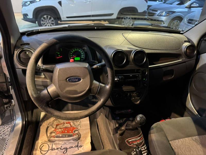 FORD - KA - 2008/2009 - Prata - R$ 21.900,00