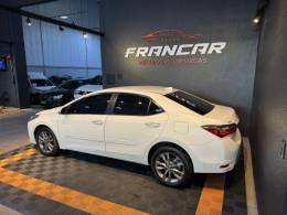 TOYOTA - COROLLA - 2018/2019 - Branca - R$ 108.900,00