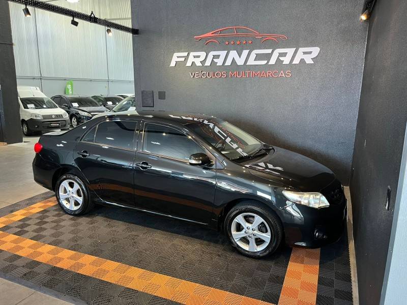 TOYOTA - COROLLA - 2011/2012 - Preta - R$ 66.900,00