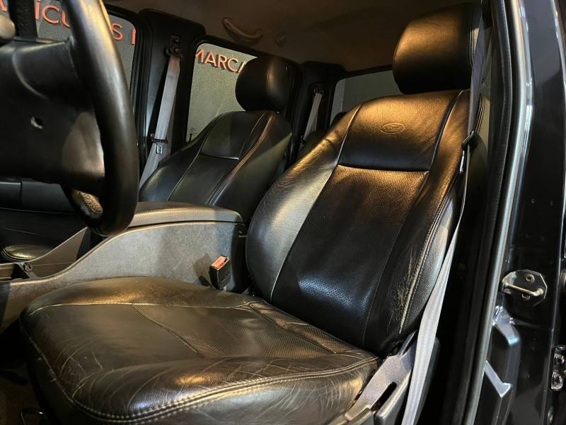 FORD - RANGER - 2010/2011 - Preta - R$ 81.900,00