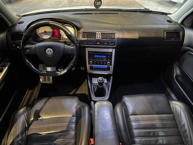 VOLKSWAGEN - GOLF - 2011/2012 - Branca - R$ 59.900,00