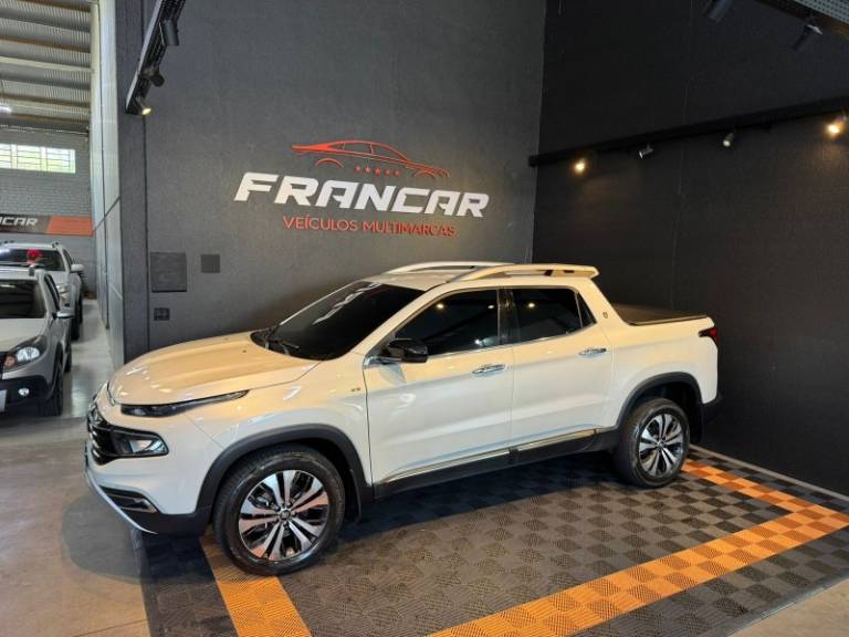 FIAT - TORO - 2022/2023 - Branca - R$ 137.900,00