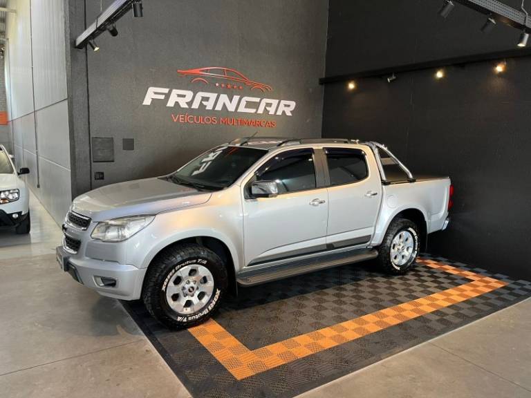 CHEVROLET - S10 - 2013/2014 - Prata - R$ 104.900,00