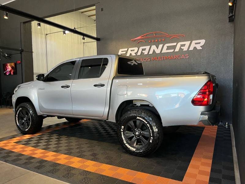 TOYOTA - HILUX - 2016/2017 - Prata - R$ 151.900,00