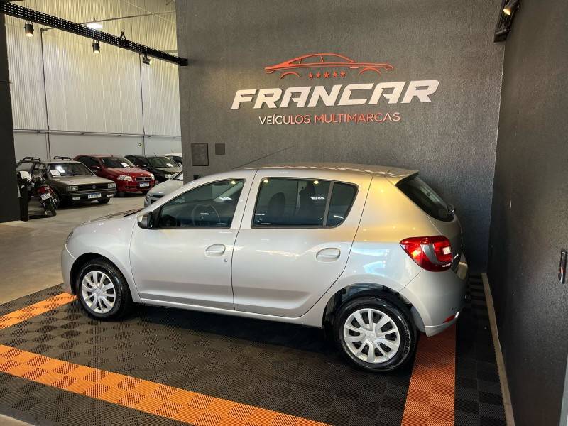 RENAULT - SANDERO - 2017/2018 - Prata - R$ 48.900,00