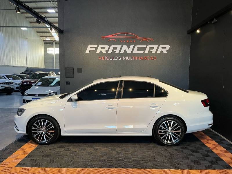VOLKSWAGEN - JETTA - 2016/2016 - Branca - R$ 85.900,00