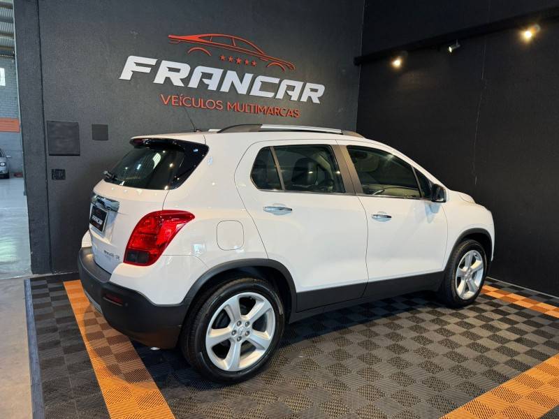 CHEVROLET - TRACKER - 2016/2016 - Branca - R$ 76.900,00