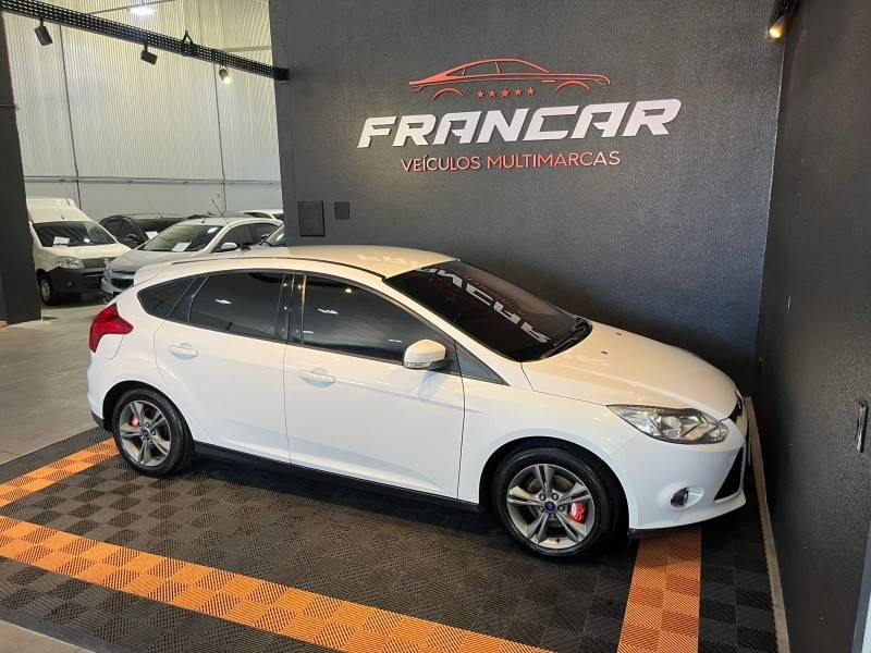 FORD - FOCUS - 2014/2014 - Branca - R$ 56.900,00