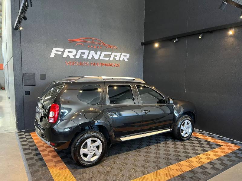 RENAULT - DUSTER - 2012/2013 - Preta - R$ 54.900,00