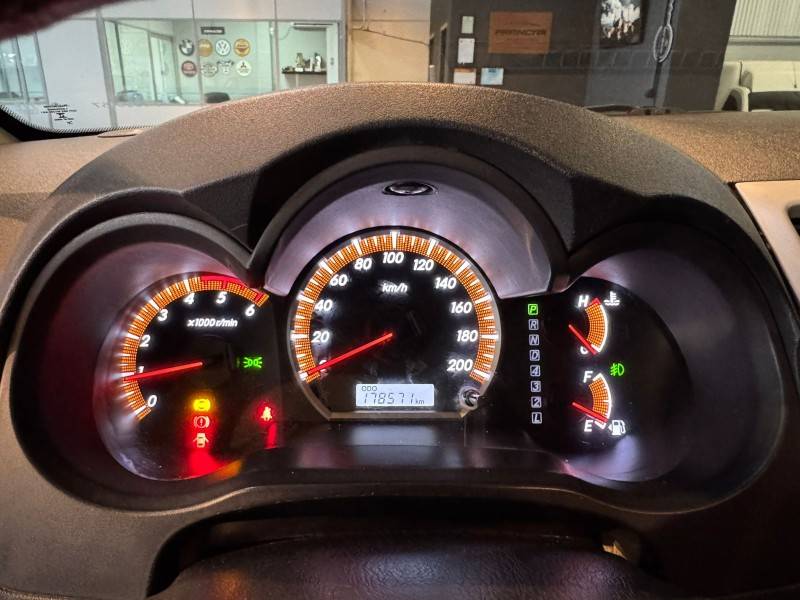 TOYOTA - HILUX - 2015/2015 - Prata - R$ 149.900,00