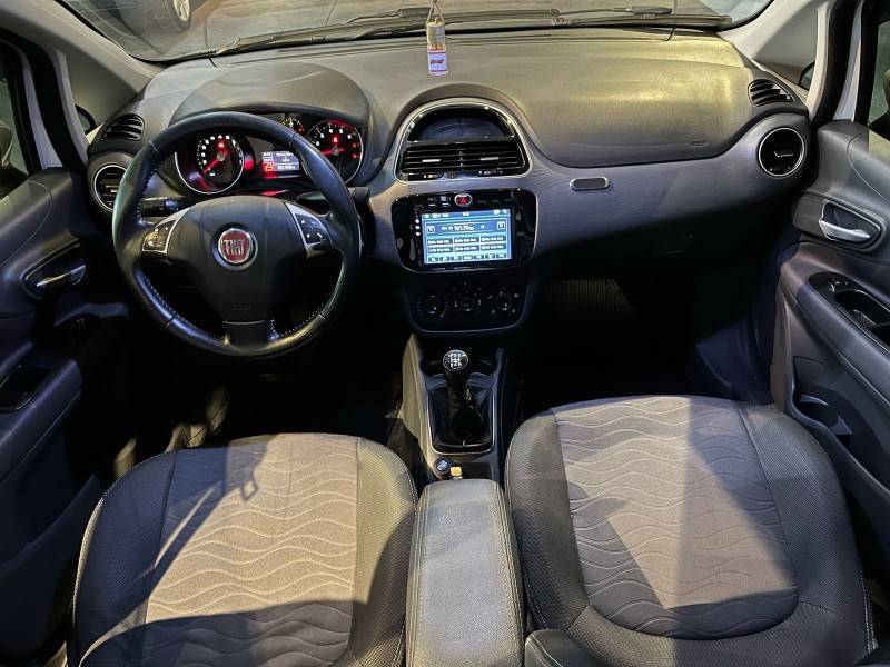 FIAT - PUNTO - 2012/2013 - Branca - R$ 43.900,00