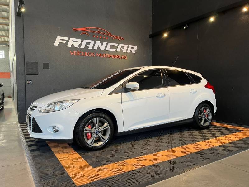 FORD - FOCUS - 2014/2014 - Branca - R$ 56.900,00