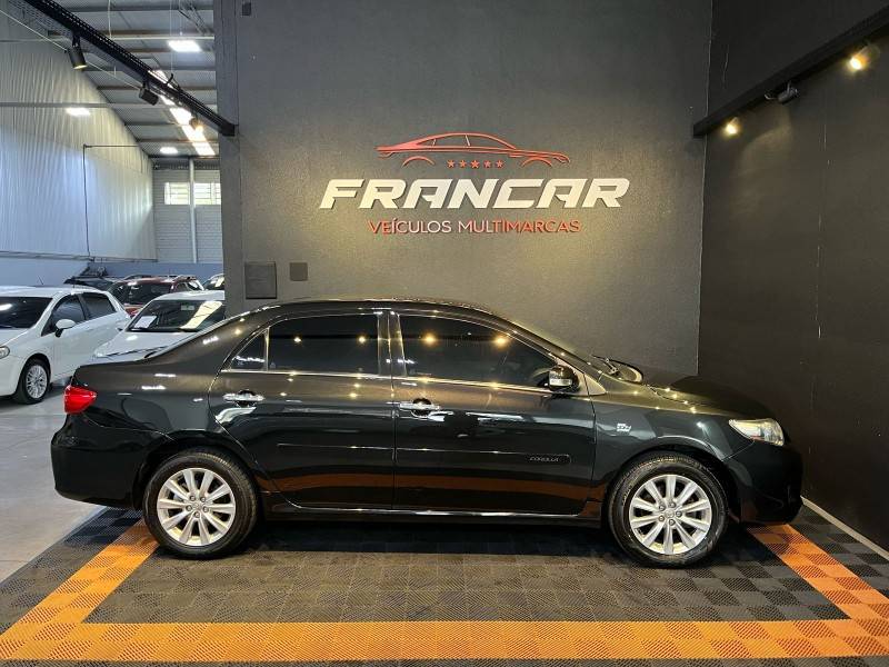 TOYOTA - COROLLA - 2012/2013 - Preta - R$ 76.900,00