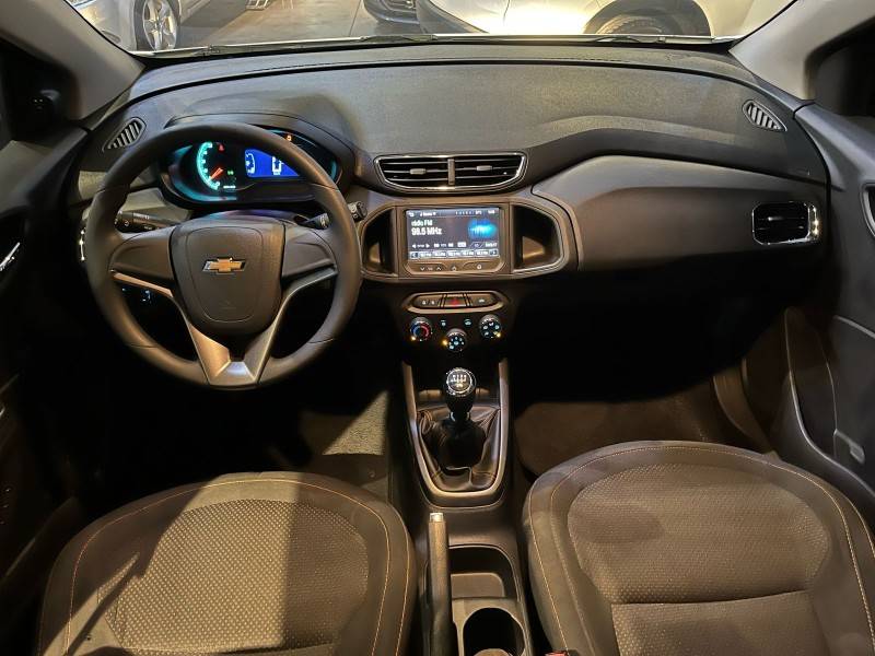 CHEVROLET - ONIX - 2015/2015 - Branca - R$ 57.900,00