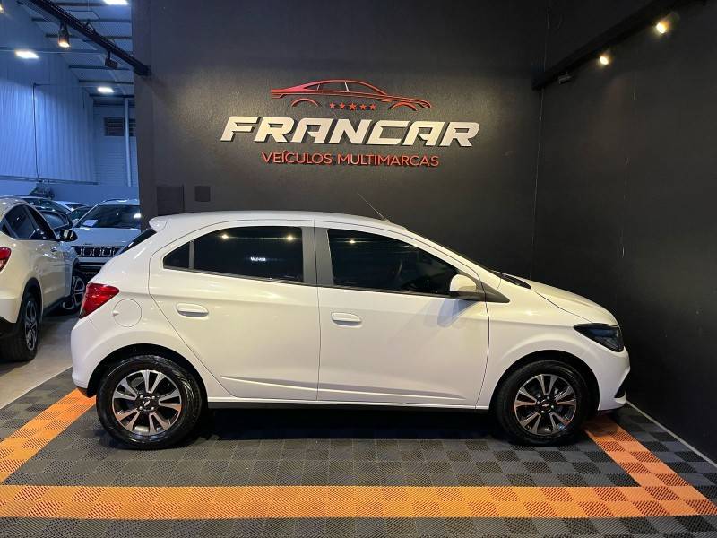 CHEVROLET - ONIX - 2015/2015 - Branca - R$ 57.900,00